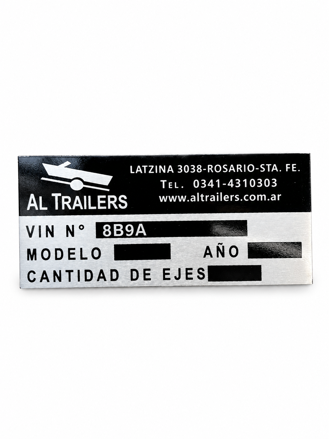 Placa de identificación AL Trailers con campos para datos del equipo. Realizado por Grabados Fenix.